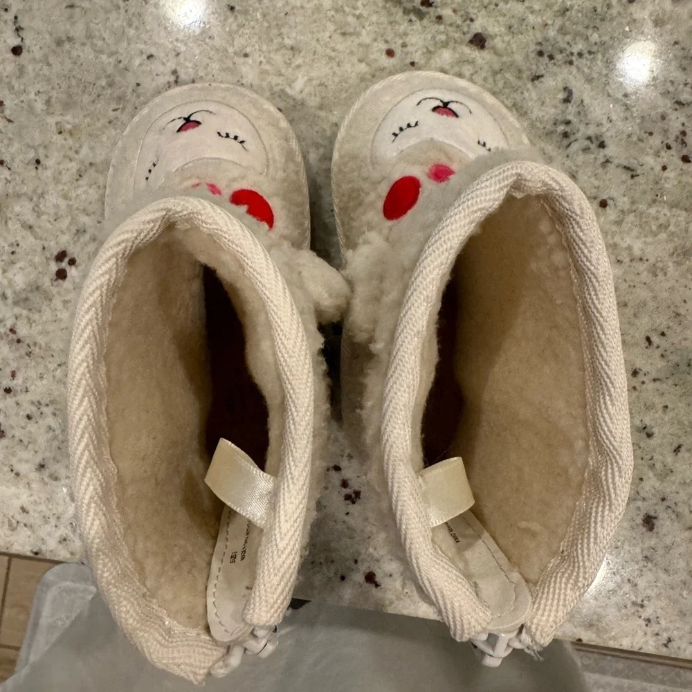 Baby Gap Sherpa Llama boots size 5